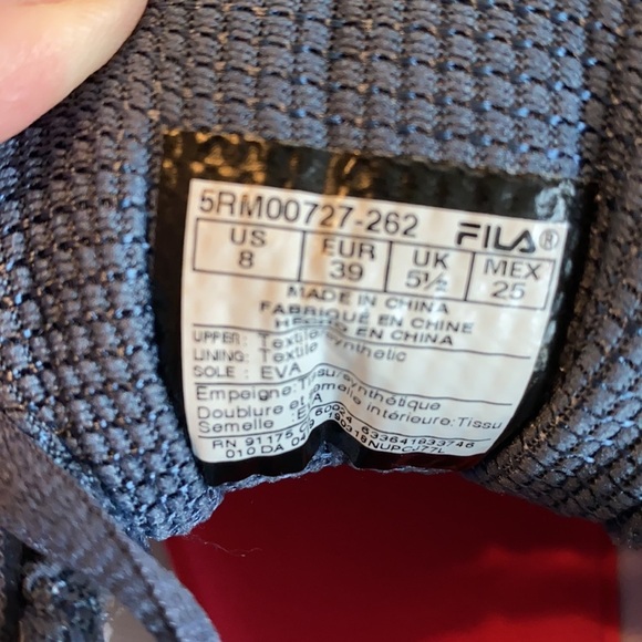 Woman’s Fila Coolmax Memory Foam size 8 Sneakers - Picture 9 of 12